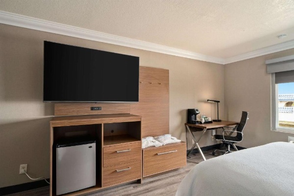 Best Western Plus Newport Mesa Inn image 23